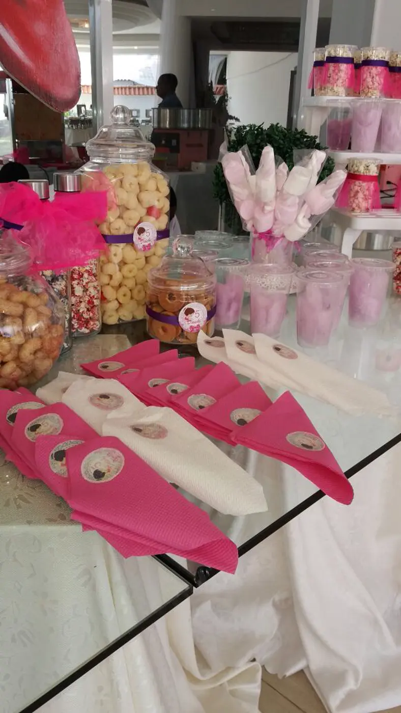 Detalhes da mesa com guardanapos personalizados